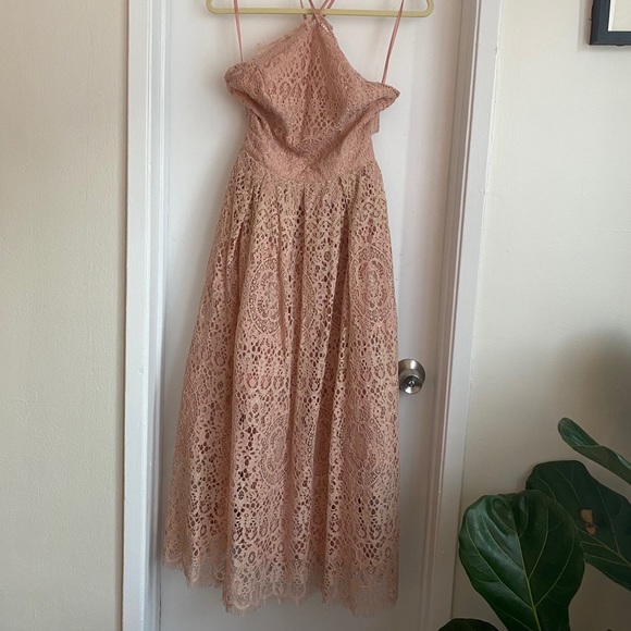 Dusky pink lace dress - Picture 3 of 4